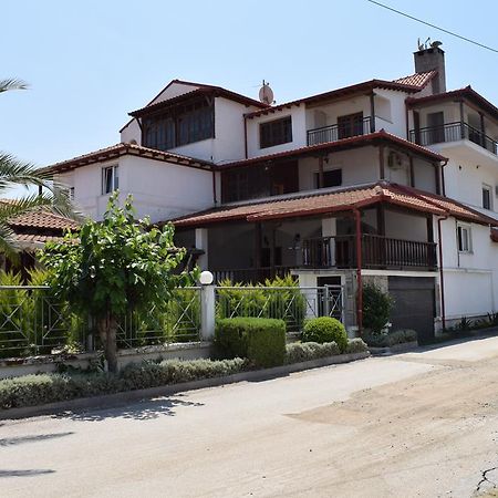 Ferienwohnung Menis Haus Vrasná Exterior foto