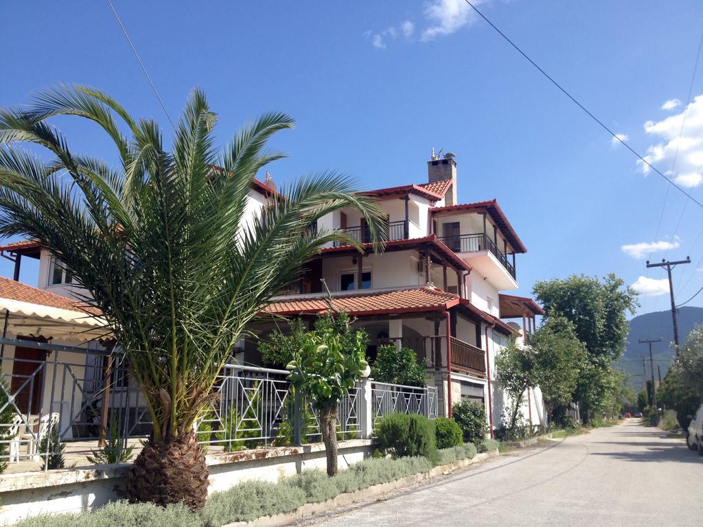 Ferienwohnung Menis Haus Vrasná Exterior foto