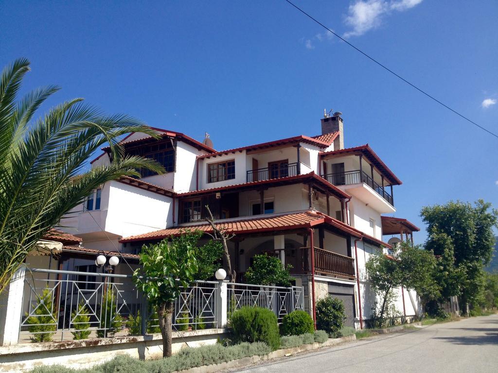 Ferienwohnung Menis Haus Vrasná Exterior foto